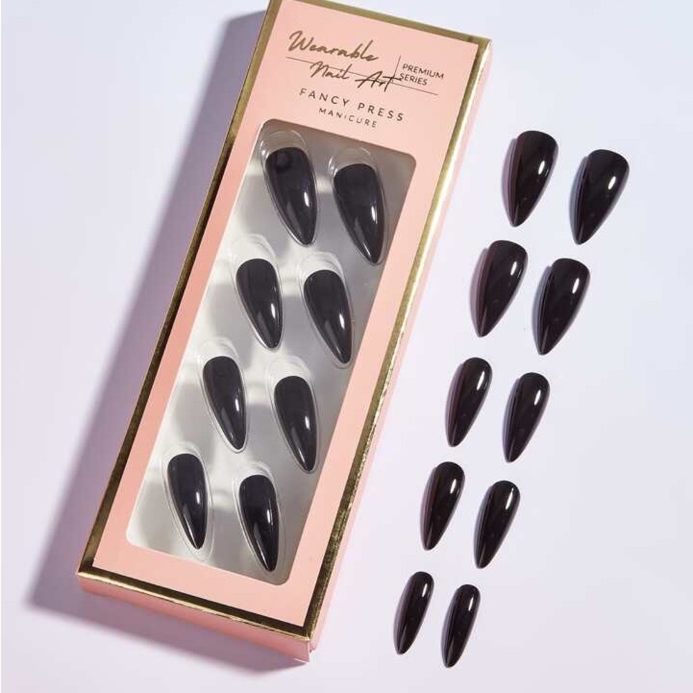 Black fancy press manicure